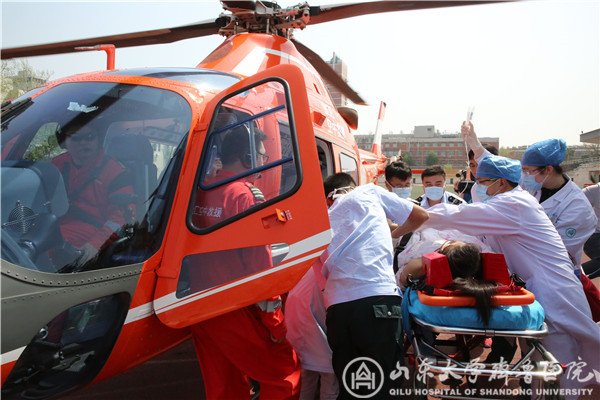 快讯——我院成功完成首例空中120救援任务