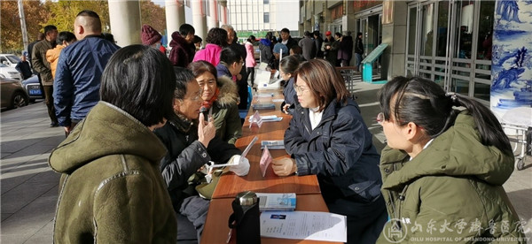 齐鲁医院举办“2019年提高抗菌药物认识周”义诊宣传活动