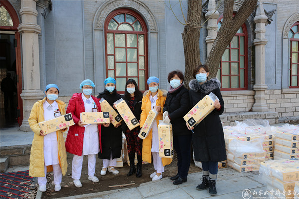 医院“三·八节”前夕开展慰问抗疫一线女职工及援鄂队员家庭活动